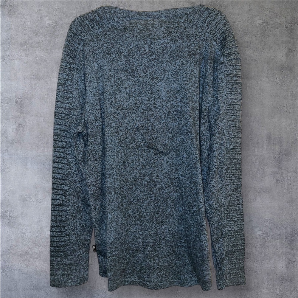 Buckle Gray Long Sleeve Tee‎